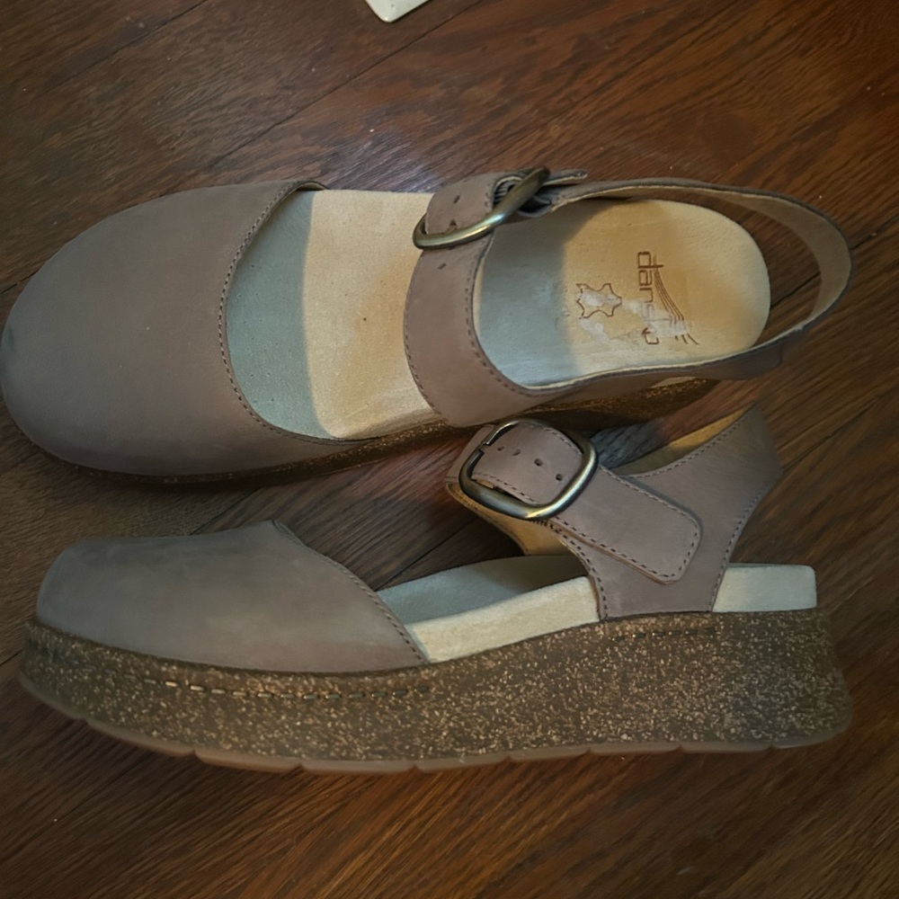 New Dansko Brynlee Clogs - Picture 4 of 8